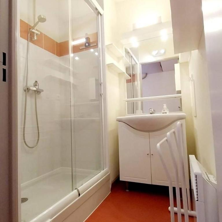 Appartement à Cauterets: 4 pers, parking, proche thermes - FR-1-812-86 - Appartamento - 8