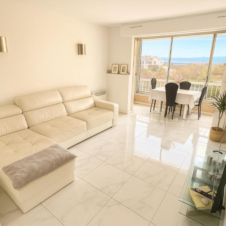 STUDIO 4 COUCHAGES - À 12 min de la plage à pied - Wifi inclus - parking et linge en option - One-Bedroom Apartment - 2