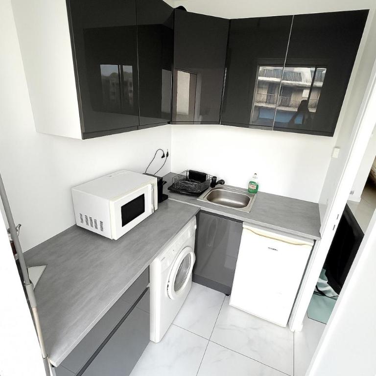 STUDIO 4 COUCHAGES - À 12 min de la plage à pied - Wifi inclus - parking et linge en option - One-Bedroom Apartment - 8