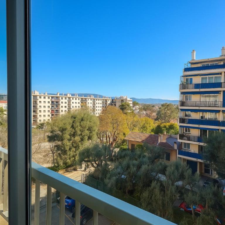 STUDIO 4 COUCHAGES - À 12 min de la plage à pied - Wifi inclus - parking et linge en option - One-Bedroom Apartment - 12