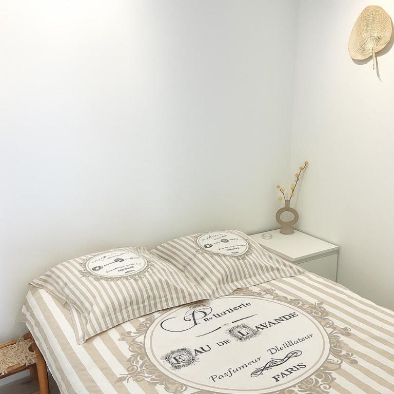 STUDIO 4 COUCHAGES - À 12 min de la plage à pied - Wifi inclus - parking et linge en option - One-Bedroom Apartment - 5