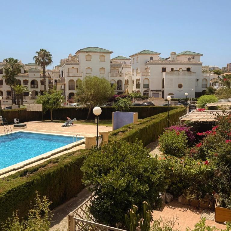 Beautiful apartment - 2 seperate bedrooms La Mata - Apartamento de 2 dormitorios - 3