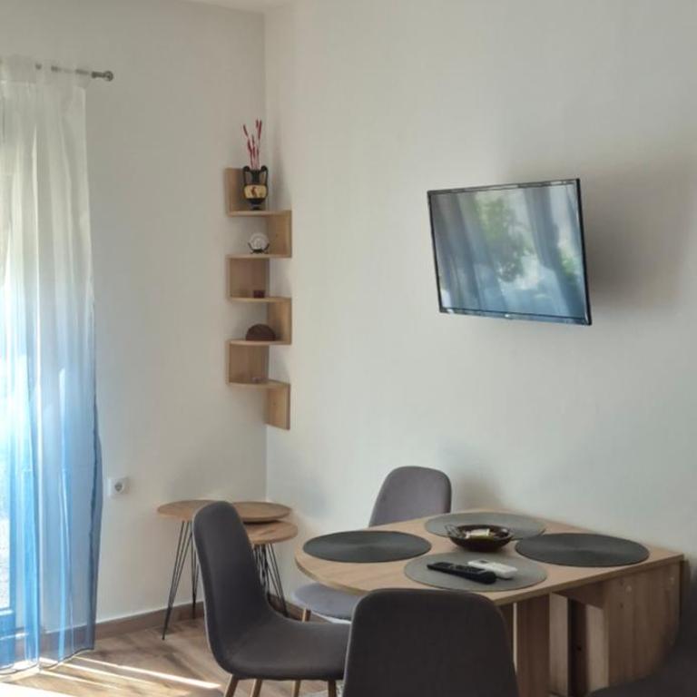 Vila RUŽA - House of Roses - One-Bedroom Apartment - 2