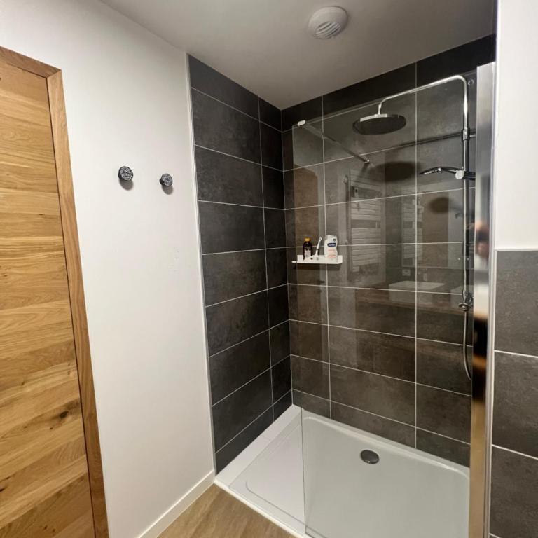 Appartements Prestiges I Draps&ménage inclus I parking privé - Apartment mit 2 Schlafzimmern und Terrasse - 9