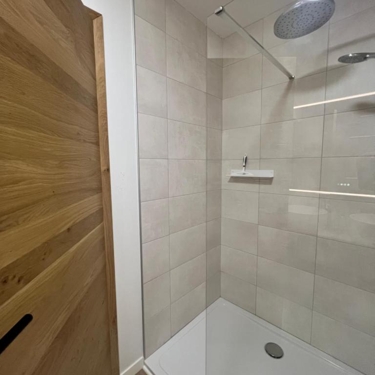 Appartements Prestiges I Draps&ménage inclus I parking privé - Apartment mit 2 Schlafzimmern und Terrasse - 20
