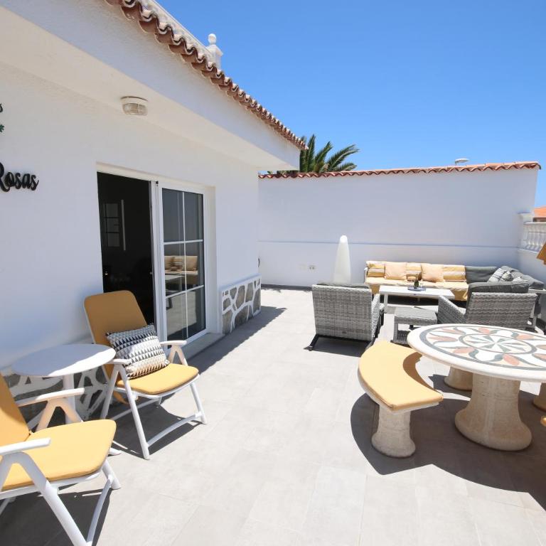 LAS ROSAS by RENTMEDANO Stunning luxury Chocolate Box villa with private heated pool & wifi - Villa - 11