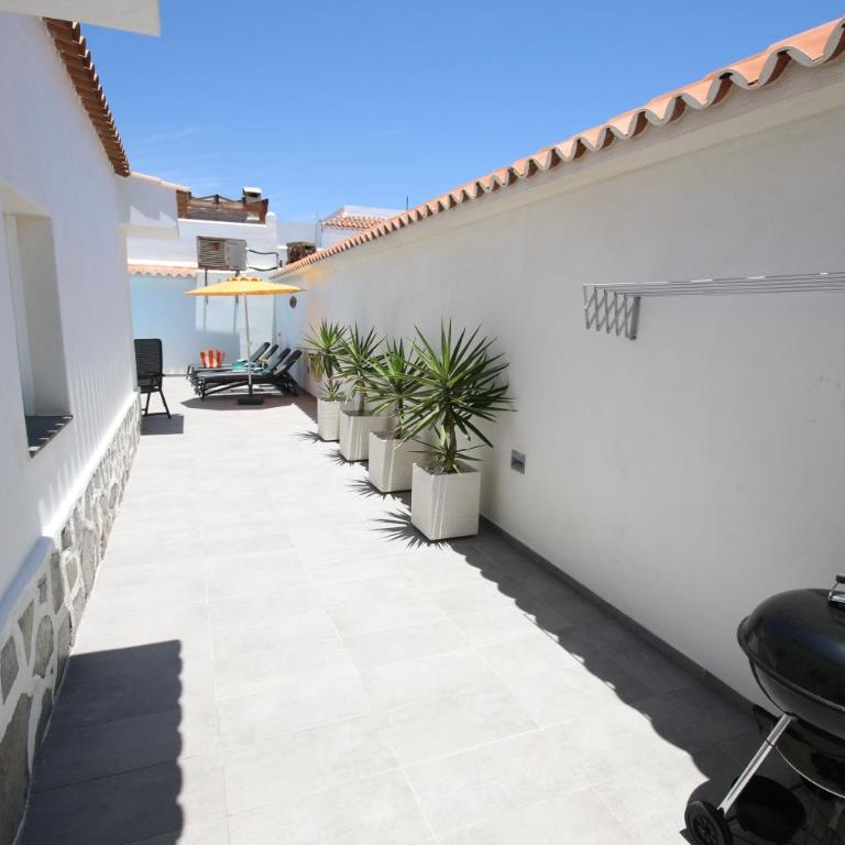 LAS ROSAS by RENTMEDANO Stunning luxury Chocolate Box villa with private heated pool & wifi - Villa - 12