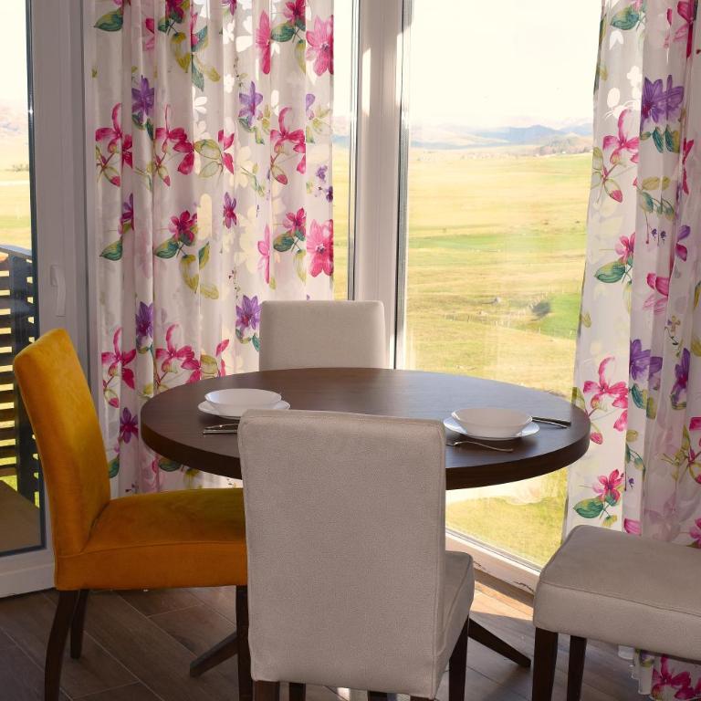Queen of Durmitor - One-Bedroom Apartment with Balcony - 3