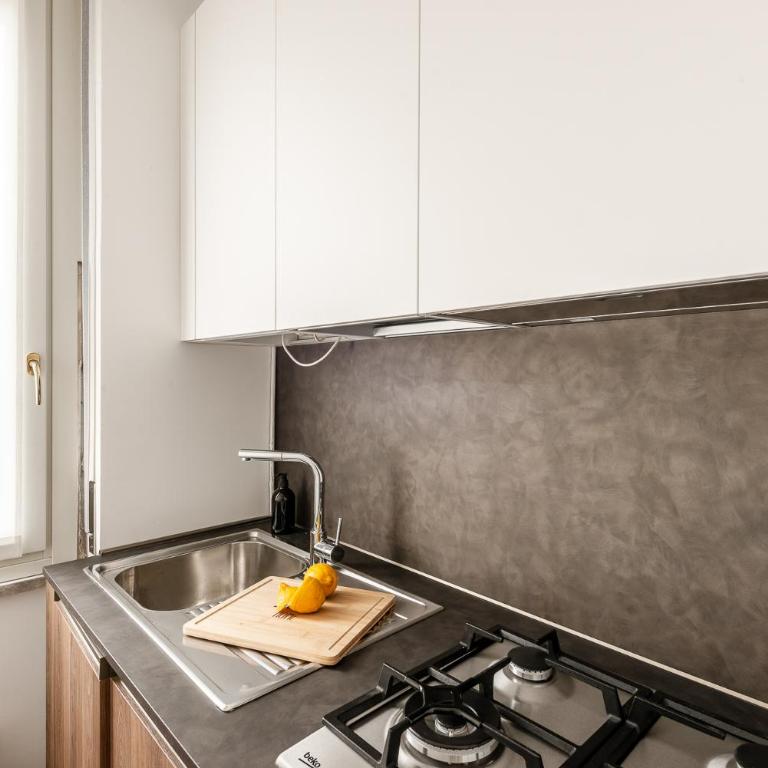 StayEasy Melloni - 3 Rooms, 2 Baths - City Center - Appartamento con 3 Camere da Letto e con Balcone - 27