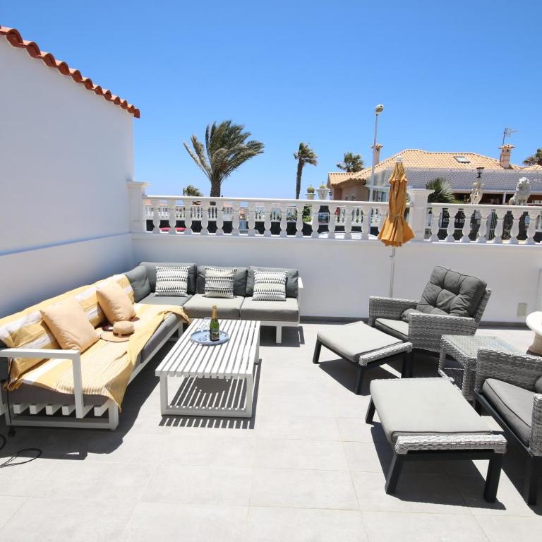 LAS ROSAS by RENTMEDANO Stunning luxury Chocolate Box villa with private heated pool & wifi - Villa - 6