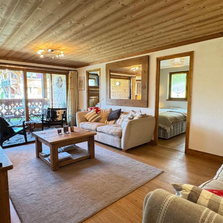 Appartement 3 chambres avec balcon, proche des pistes, parking, WiFi, TV avec Netflix et Amazon. - Appartamento con 3 Camere da Letto - 1