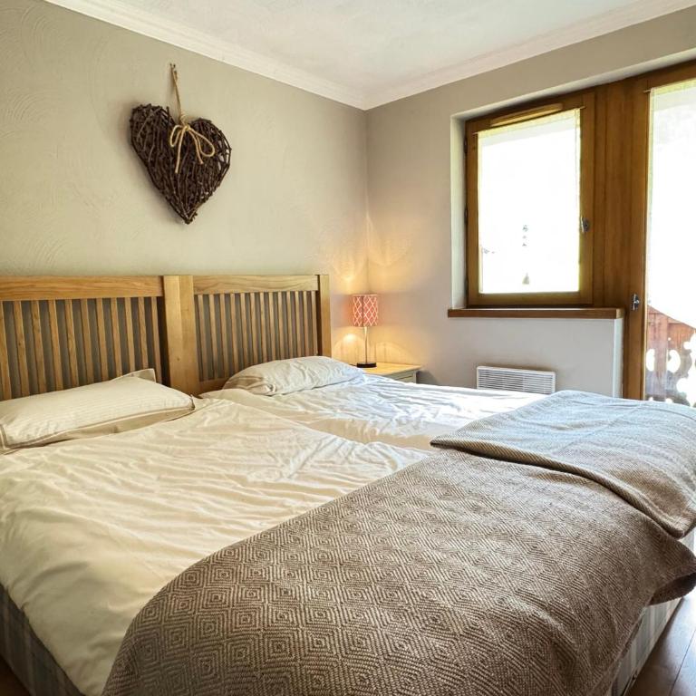 Appartement 3 chambres avec balcon, proche des pistes, parking, WiFi, TV avec Netflix et Amazon. - Appartamento con 3 Camere da Letto - 11