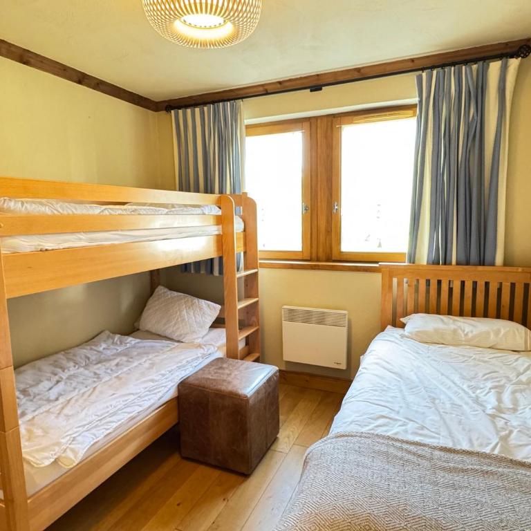 Appartement 3 chambres avec balcon, proche des pistes, parking, WiFi, TV avec Netflix et Amazon. - Appartamento con 3 Camere da Letto - 12