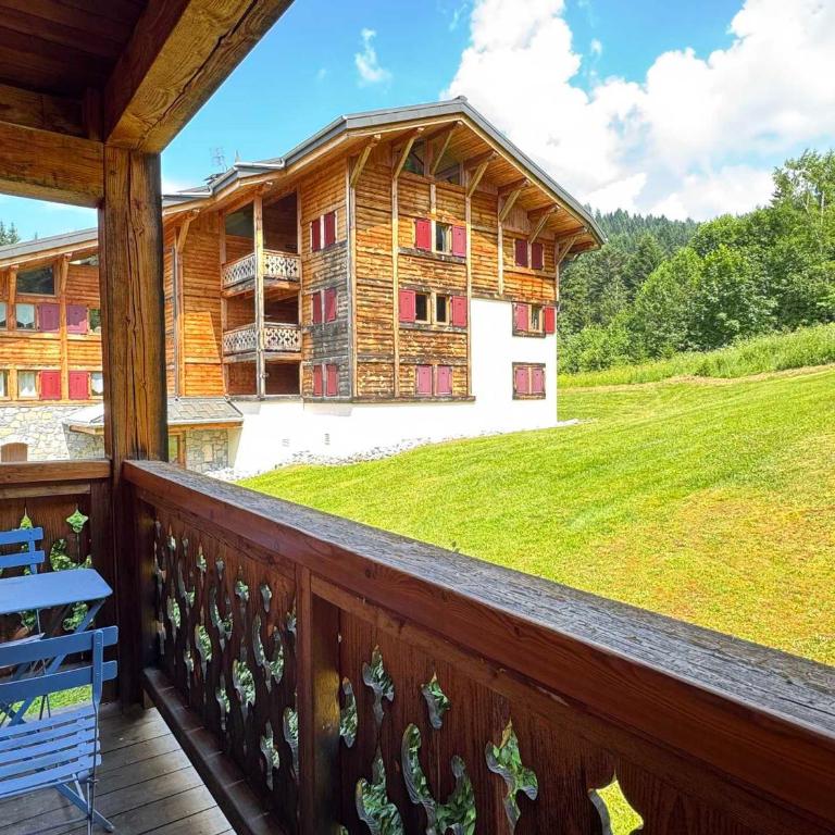 Appartement 3 chambres avec balcon, proche des pistes, parking, WiFi, TV avec Netflix et Amazon. - Appartamento con 3 Camere da Letto - 15
