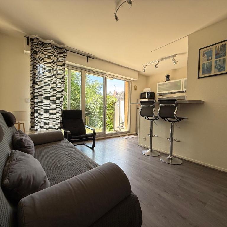 Charmant T2 à 2 min de la mer, avec Jardin Privé et clôturé, Parking, à proximité du Centre-Ville - One-Bedroom Apartment - 4