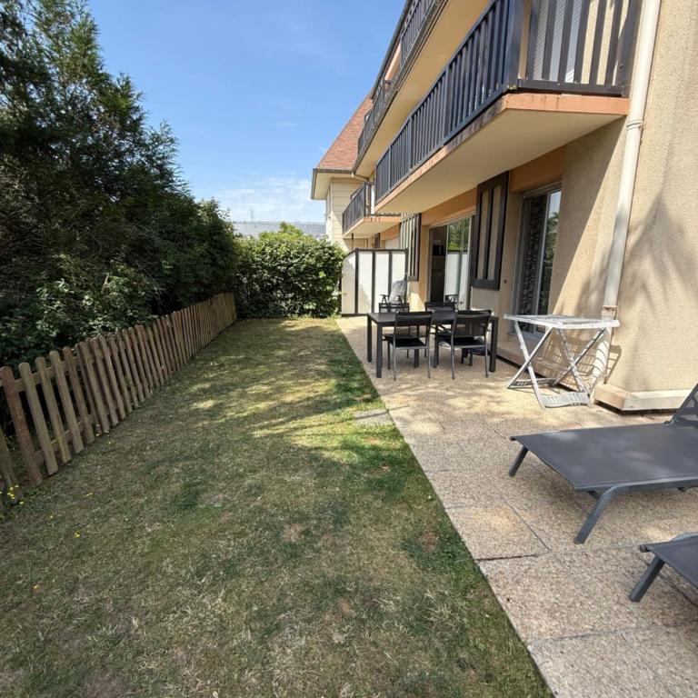Charmant T2 à 2 min de la mer, avec Jardin Privé et clôturé, Parking, à proximité du Centre-Ville - One-Bedroom Apartment - 12