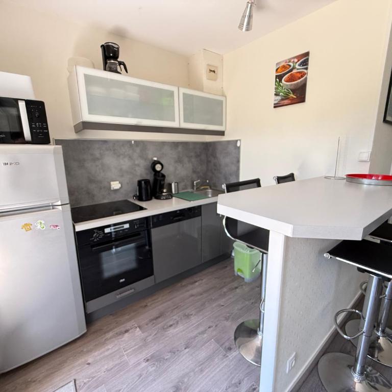 Charmant T2 à 2 min de la mer, avec Jardin Privé et clôturé, Parking, à proximité du Centre-Ville - One-Bedroom Apartment - 6