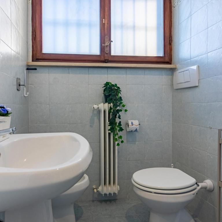lnd 1- 2 camere, parcheggio, balconi, vicino al centro - Appartamento con 2 Camere da Letto - 9