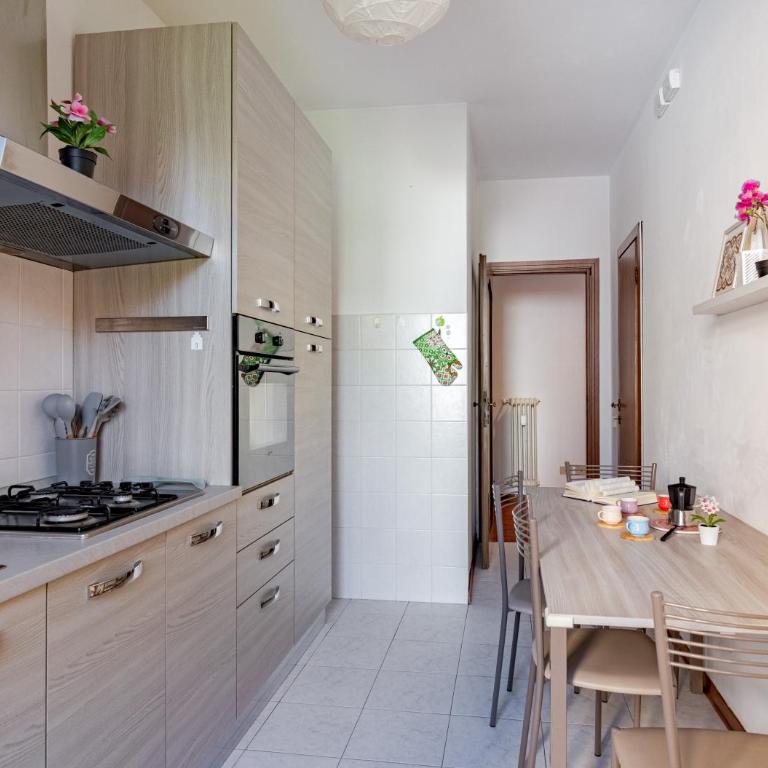 lnd 1- 2 camere, parcheggio, balconi, vicino al centro - Appartamento con 2 Camere da Letto - 28