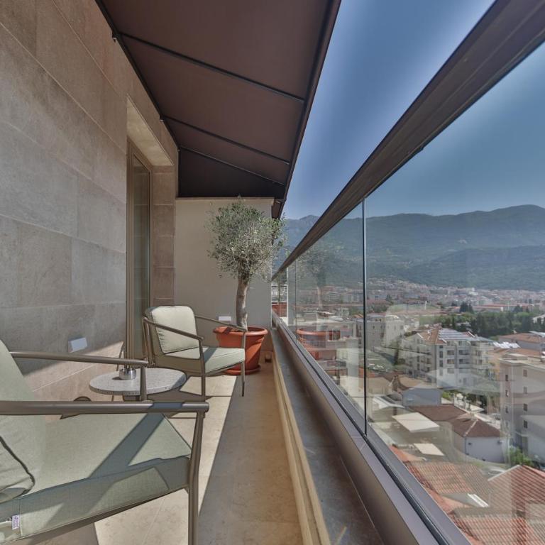 Infinity Hotel & More - Premium Dvokrevetna Soba sa Bračnim Krevetom i Balkonom - 3