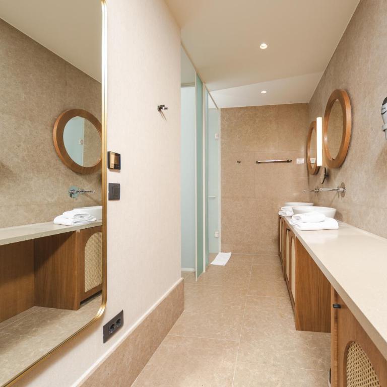 Infinity Hotel & More - Premium Dvokrevetna Soba sa Bračnim Krevetom i Balkonom - 8