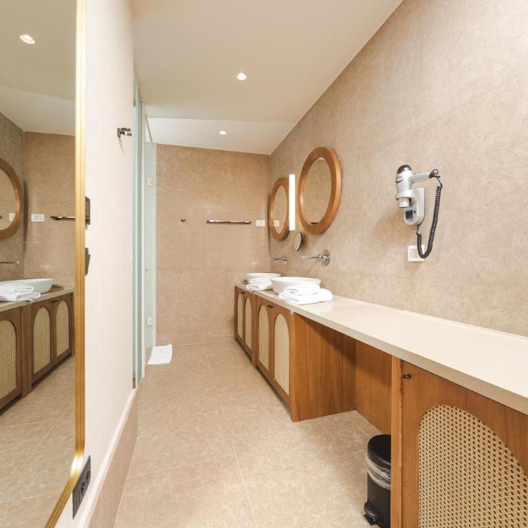 Infinity Hotel & More - Premium Dvokrevetna Soba sa Bračnim Krevetom i Balkonom - 11