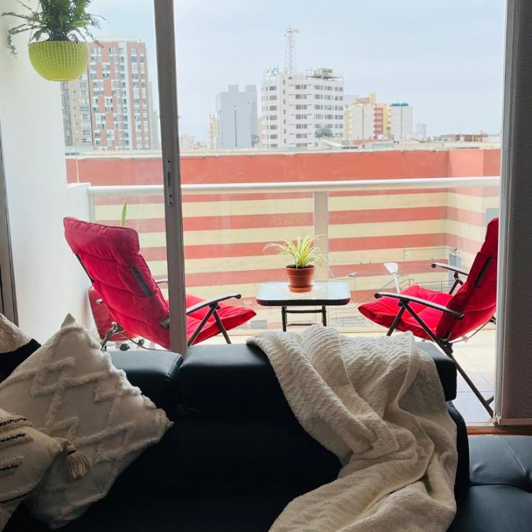 A 15 minutos del aeropuerto cómodo y moderno departamento de 3 habitaciones independientes y 2 baños - Apartment - 18