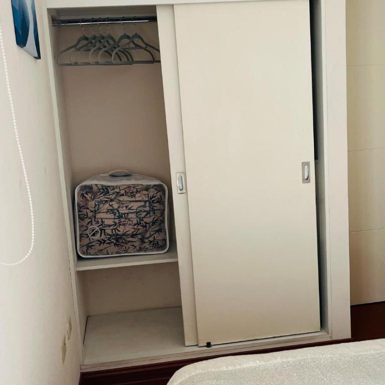 A 15 minutos del aeropuerto cómodo y moderno departamento de 3 habitaciones independientes y 2 baños - Apartment - 32