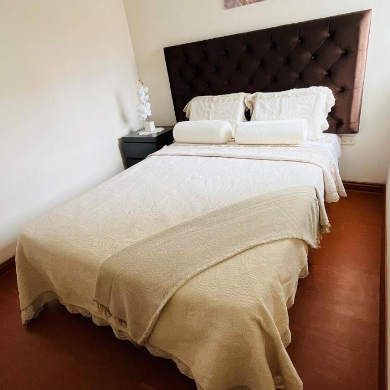 A 15 minutos del aeropuerto cómodo y moderno departamento de 3 habitaciones independientes y 2 baños - Apartment - 34