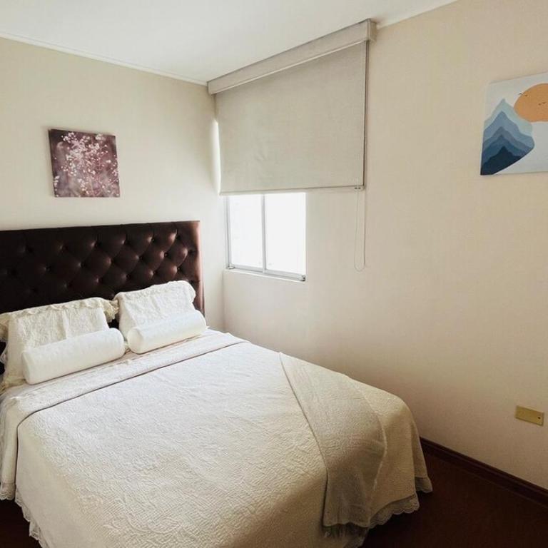 A 15 minutos del aeropuerto cómodo y moderno departamento de 3 habitaciones independientes y 2 baños - Apartment - 35