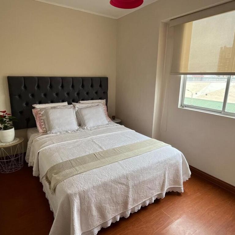 A 15 minutos del aeropuerto cómodo y moderno departamento de 3 habitaciones independientes y 2 baños - Apartment - 42