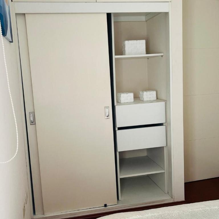 A 15 minutos del aeropuerto cómodo y moderno departamento de 3 habitaciones independientes y 2 baños - Apartment - 49