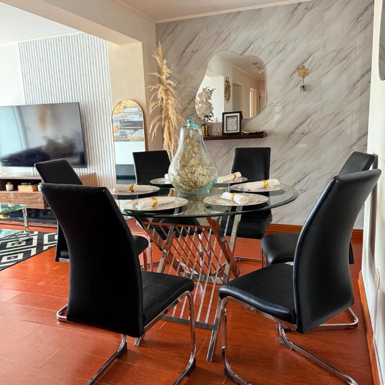 A 15 minutos del aeropuerto cómodo y moderno departamento de 3 habitaciones independientes y 2 baños - Apartment - 55