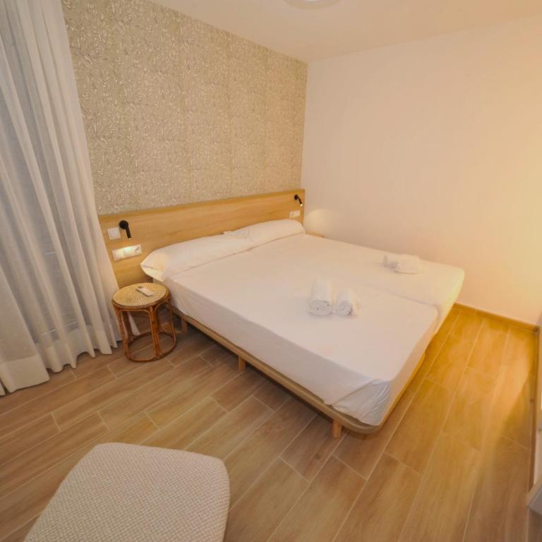 Orange Park Duplex Atico Premium - Two-Bedroom Apartment with Pool View - 5