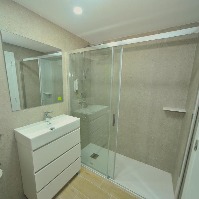 Orange Park Duplex Atico Premium - Two-Bedroom Apartment with Pool View - 8