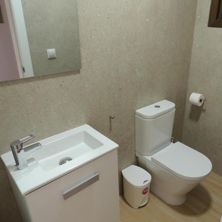 Orange Park Duplex Atico Premium - Two-Bedroom Apartment with Pool View - 11