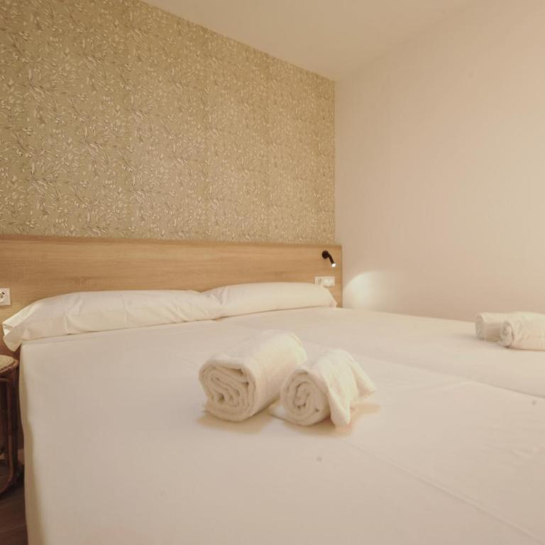 Orange Park Duplex Atico Premium - Two-Bedroom Apartment with Pool View - 13