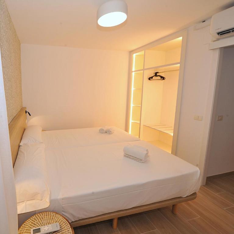Orange Park Duplex Atico Premium - Two-Bedroom Apartment with Pool View - 14
