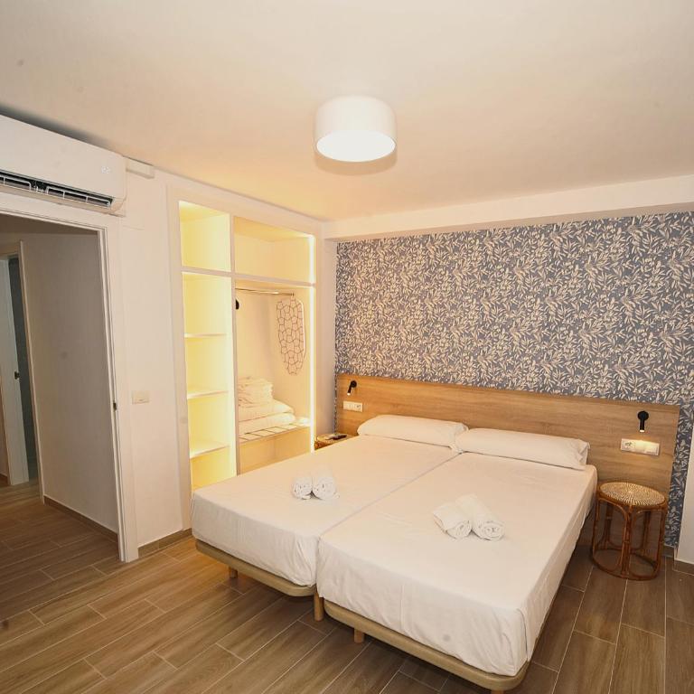 Orange Park Duplex Atico Premium - Two-Bedroom Apartment with Pool View - 23