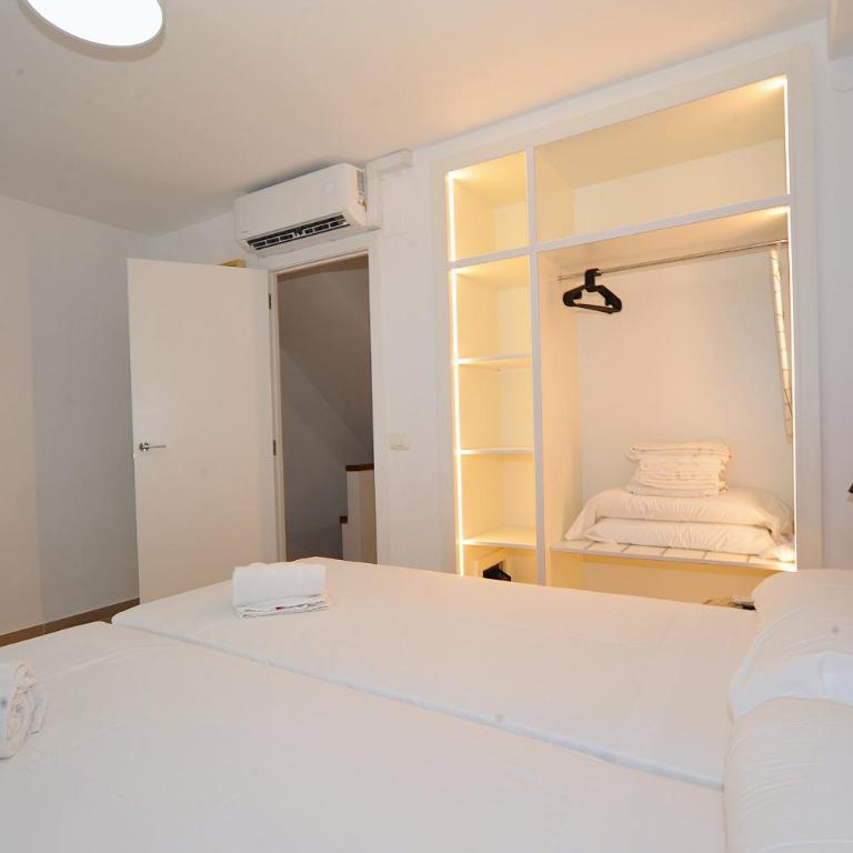 Orange Park Duplex Atico Premium - Two-Bedroom Apartment with Pool View - 25