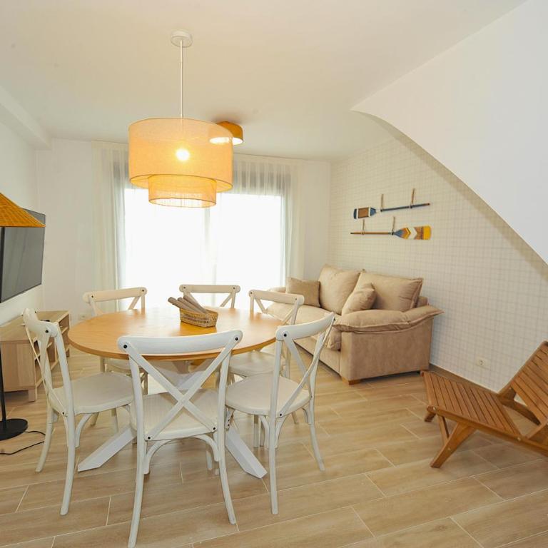 Orange Park Duplex Atico Premium - Two-Bedroom Apartment with Pool View - 31