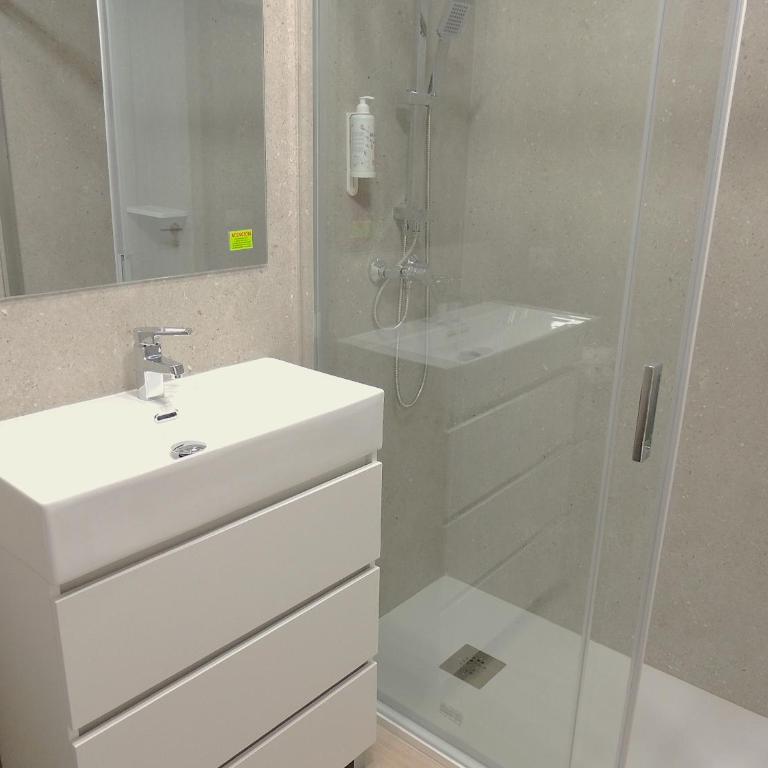 Orange Park Duplex Atico Premium - Two-Bedroom Apartment with Pool View - 36