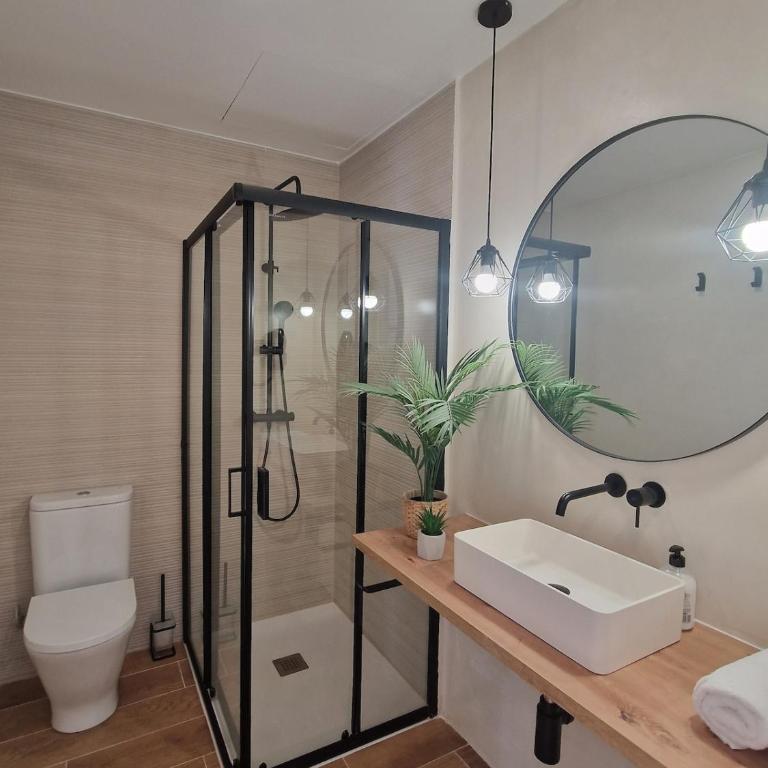 Villa Gorgot with a pool and private parking - Villa - 4