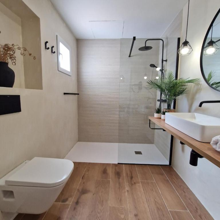Villa Gorgot with a pool and private parking - Villa - 5