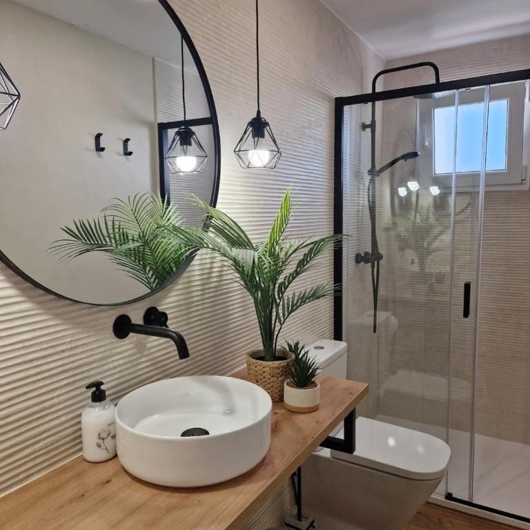 Villa Gorgot with a pool and private parking - Villa - 10