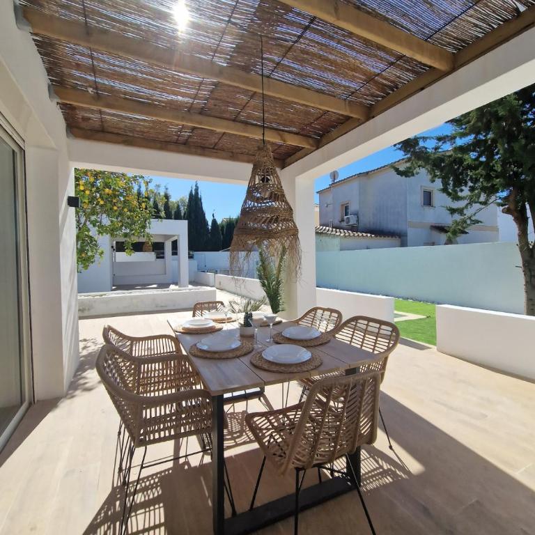 Villa Gorgot with a pool and private parking - Villa - 11