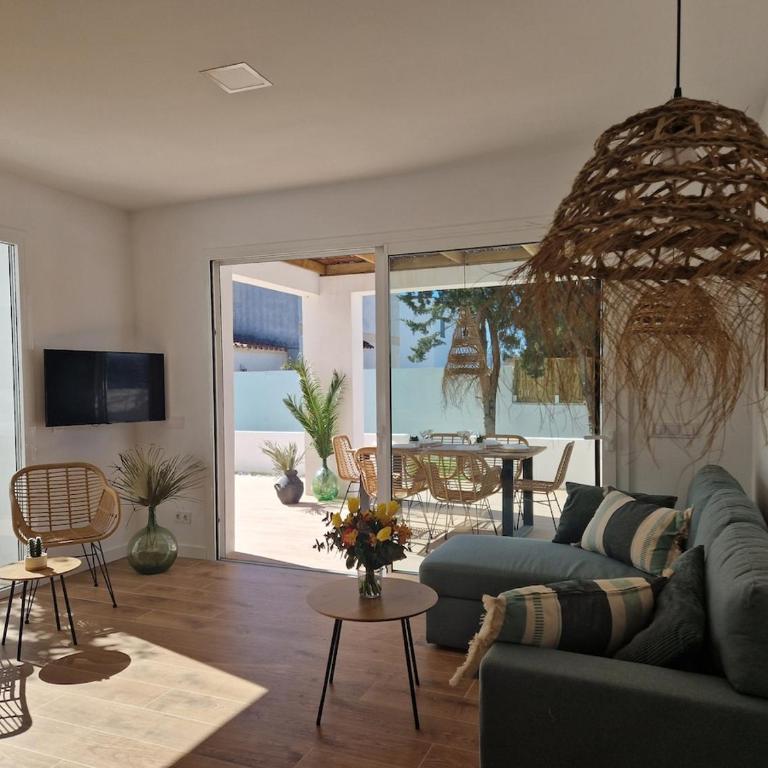 Villa Gorgot with a pool and private parking - Villa - 13