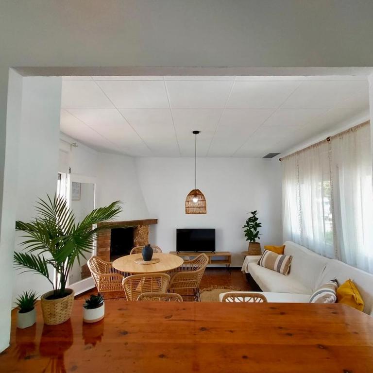 Villa Gorgot with a pool and private parking - Villa - 14