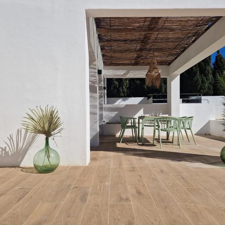 Villa Gorgot with a pool and private parking - Villa - 15