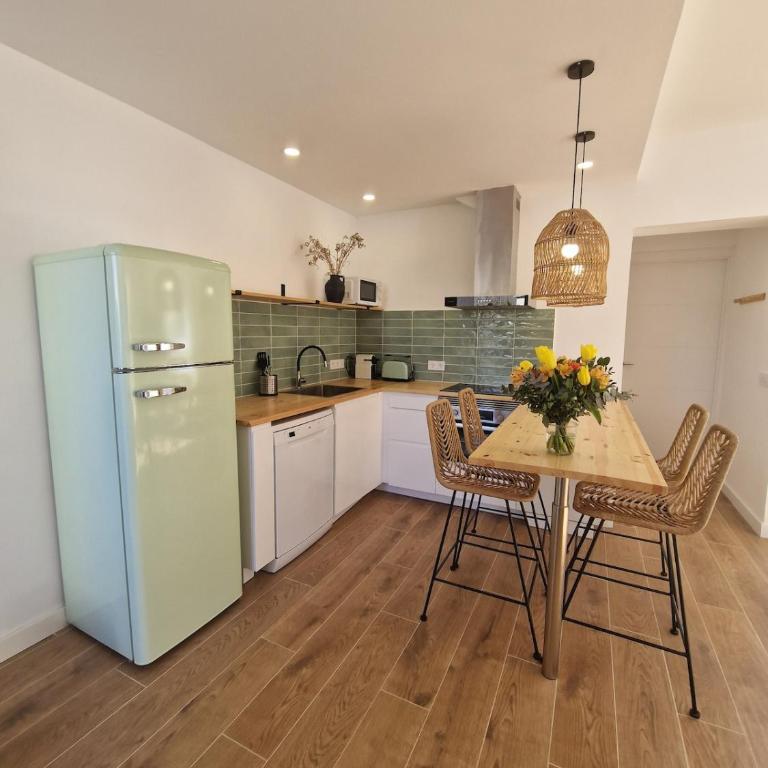 Villa Gorgot with a pool and private parking - Villa - 24